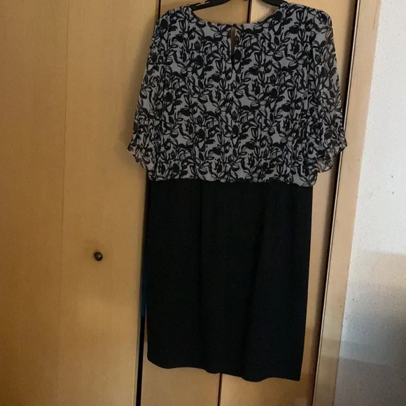 Beautiful Black &Grey Dress - Picture 2 of 12